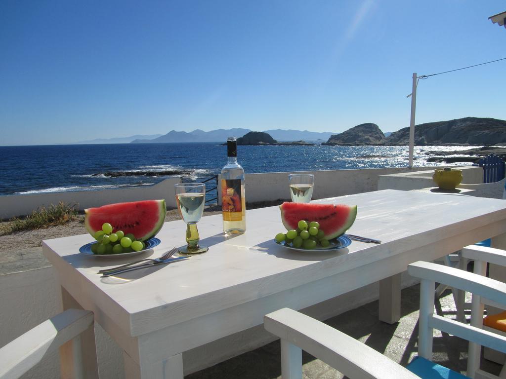 Mandrakia Traditional Waterfront House חדר תמונה